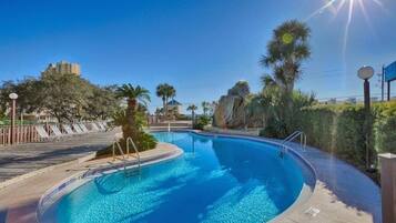 Piscine extérieure, piscine chauffée