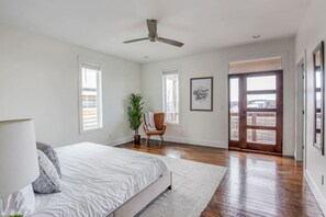 3 室のベッドルーム、デスク、アイロン / アイロン台、WiFi (無料)