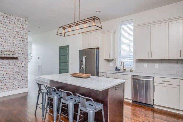 Fridge, microwave, oven, stovetop - Rooftop Golf w/ Downtown Views! 8min to Broadway! (Nashville)