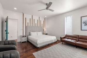 3 bedrooms, desk, iron/ironing board, free WiFi