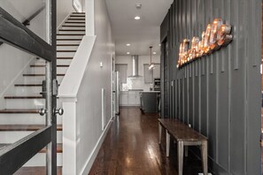 Interior - Downtown Views w/ Golf, Grill, & Firepit! 8 to DT! (Nashville)