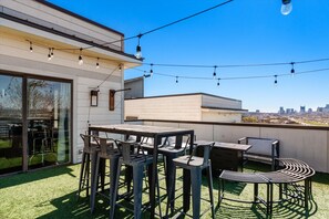 Outdoor dining - Downtown Views w/ Golf, Grill, & Firepit! 8 to DT! (Nashville)