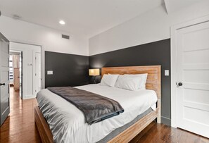 3 bedrooms, desk, iron/ironing board, free WiFi