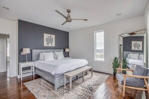 3 bedrooms, desk, iron/ironing board, free WiFi