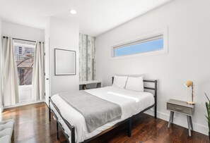 3 bedrooms, desk, iron/ironing board, free WiFi