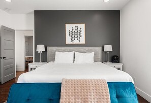 3 bedrooms, desk, iron/ironing board, free WiFi