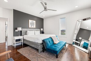 3 bedrooms, desk, iron/ironing board, free WiFi