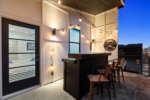 Terrace/patio - Bar, Grill & Firepit! Sleeps 16! 8min to Broadway! (Nashville)