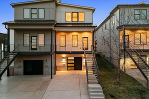 Exterior - Bar, Grill & Firepit! Sleeps 16! 8min to Broadway! (Nashville)