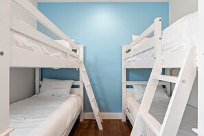 4 bedrooms, desk, iron/ironing board, free WiFi