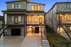 Exterior - Bar, Grill & Firepit! Sleeps 16! 8min to Broadway! (Nashville)