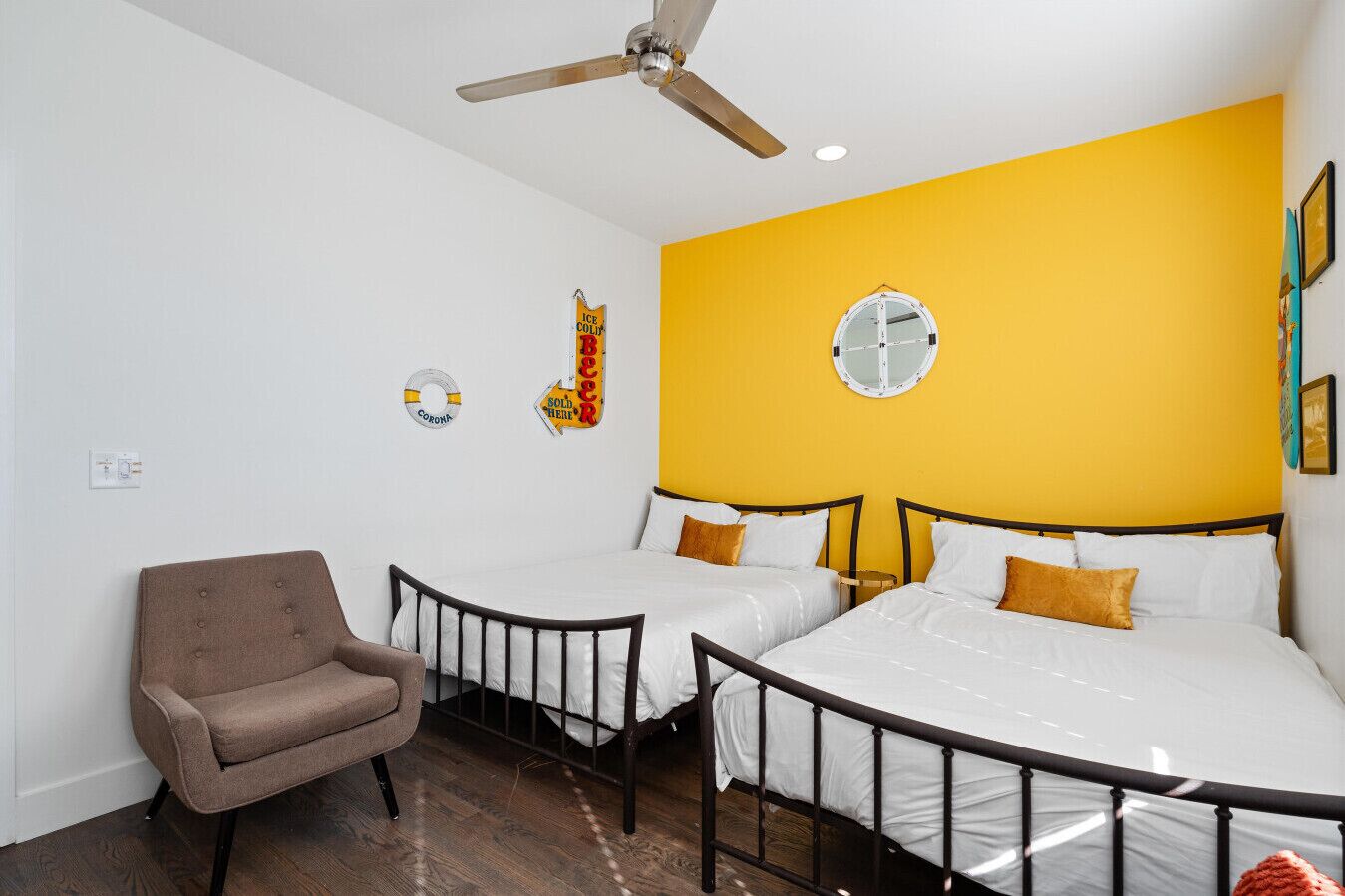 4 habitaciones, escritorio, tabla de planchar con plancha y wifi gratis 