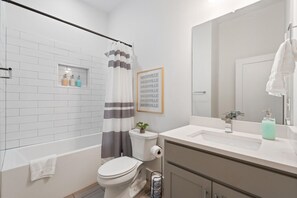 Hair dryer, towels, toilet paper - Bar, Grill & Firepit! Sleeps 16! 8min to Broadway! (Nashville)