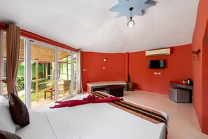 7. Papillon Emeraude | Free minibar items, in-room safe, free WiFi, bed sheets