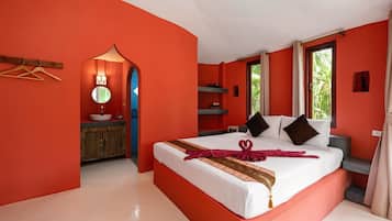 7. Papillon Emeraude | Phòng tắm | Buồng tắm vòi sen, vòi sen phun mưa, máy sấy tóc, khăn tắm