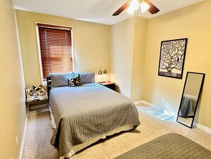 3 bedrooms, desk, WiFi, bed sheets