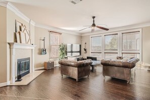 TV, fireplace