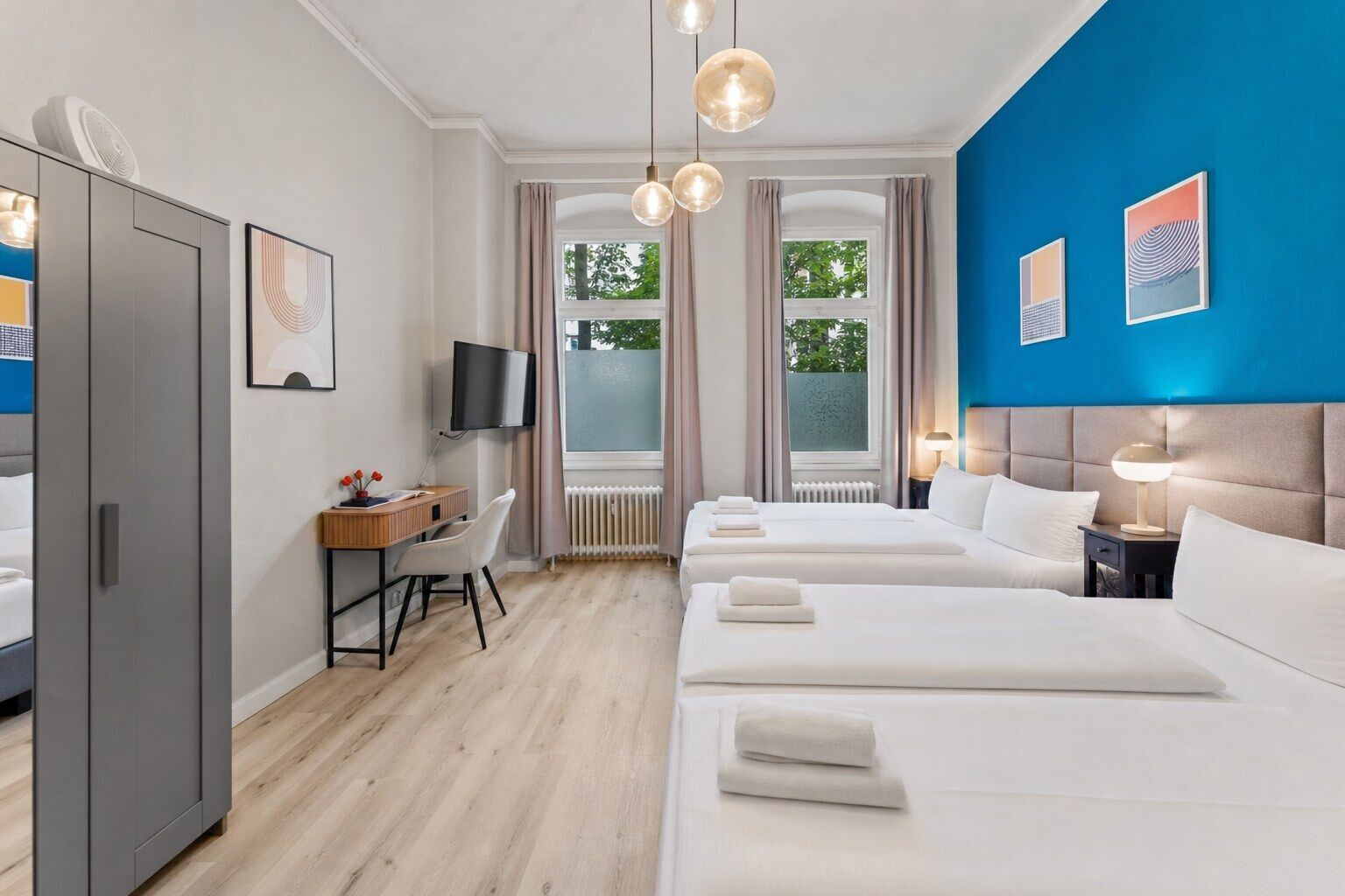 2 habitaciones, tabla de planchar con plancha, wifi y ropa de cama 