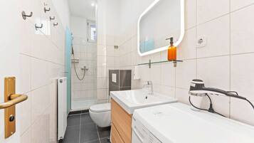 Dusch, hÄrtork, handdukar och toalettpapper