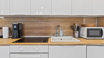 Refrigerador, microondas, horno, placa de cocina