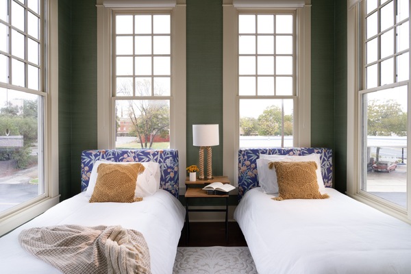 6 bedrooms, iron/ironing board, travel cot, free WiFi