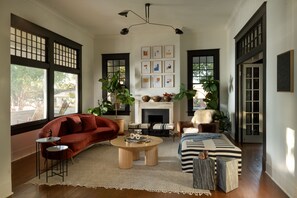 Smart TV, table tennis