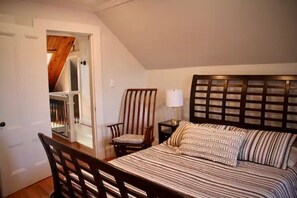 2 habitaciones, tabla de planchar con plancha y cuna de viaje