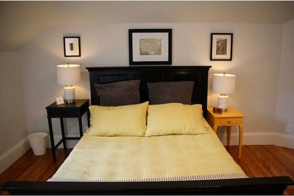 2 habitaciones, tabla de planchar con plancha y cuna de viaje
