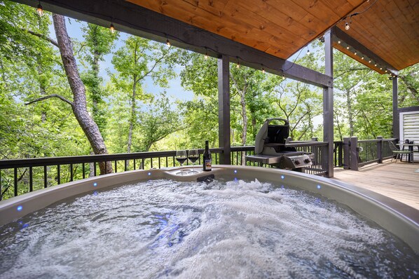 Outdoor spa tub