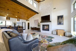 Älytelevisio, takka, videopelejä