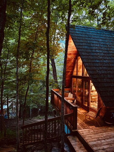 Magical TreeHouse I Hot Tub, Fireplace, Pets OK
