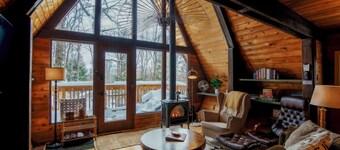 Magical TreeHouse I Hot Tub, Fireplace, Pets OK