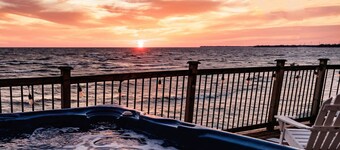 Feel the Calm | Lake Erie Cottage with Hot Tub & Sunset Views