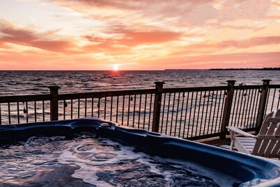 Feel the Calm | Lake Erie Cottage with Hot Tub & Sunset Views