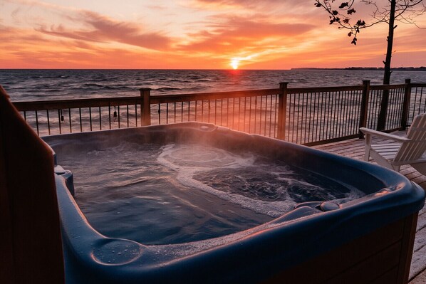 Outdoor spa tub