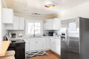 Frigorífic, microones, forn i placa de cuina 