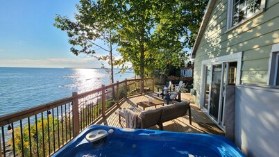 Sunset Escape | Hot Tub, Pet-Friendly & Firepit