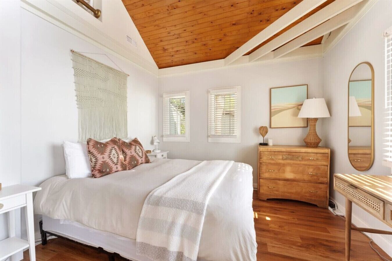 3 bedrooms, desk, iron/ironing board, free WiFi