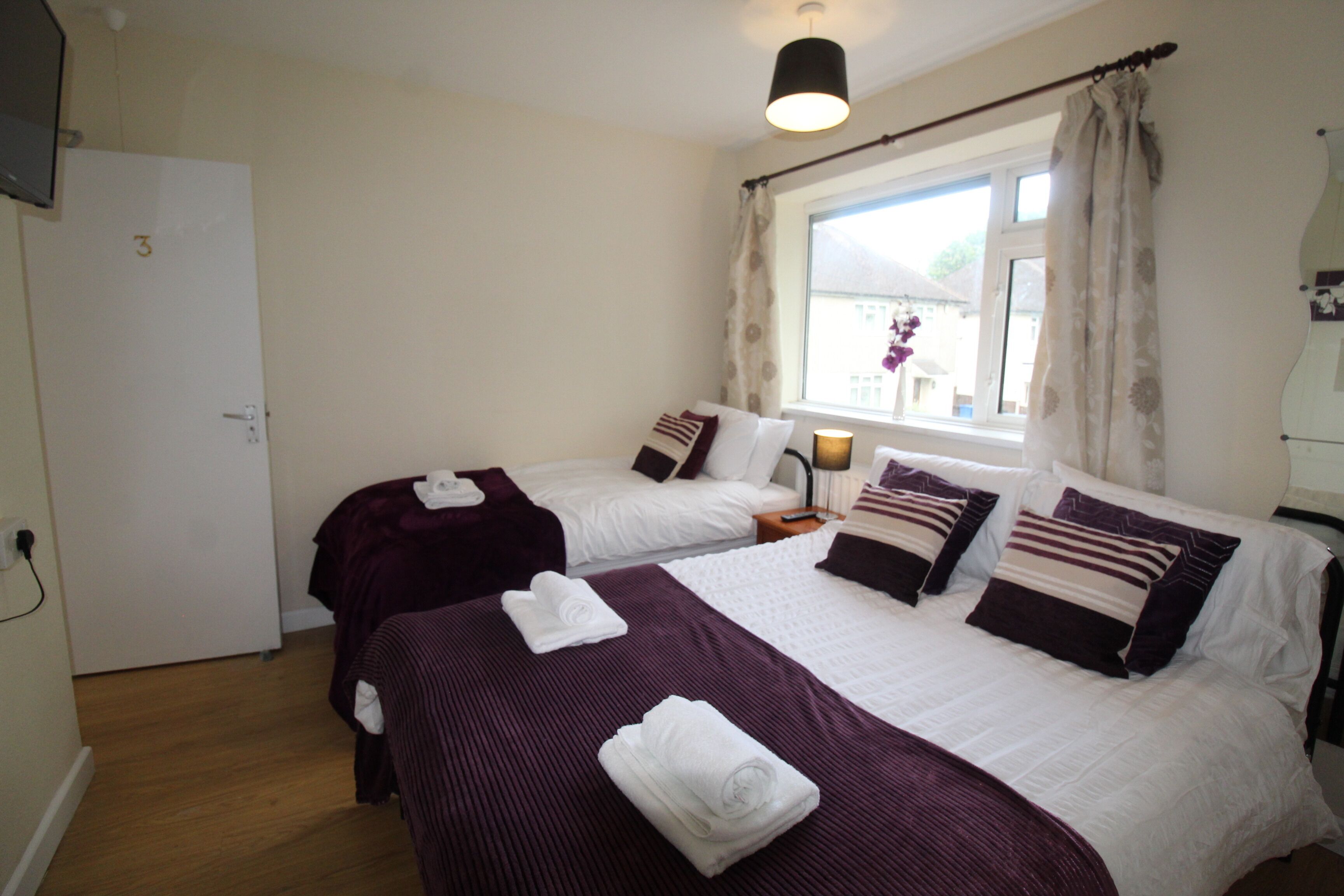 House | 5 bedrooms, blackout curtains, iron/ironing board, free WiFi