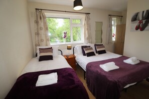 5 bedrooms, blackout curtains, iron/ironing board, free WiFi - Winslow Green House (Derby)