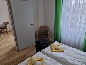 1 bedroom, free WiFi, bed sheets - Posthus Apartment 204, close to the beach and central (Borkum)