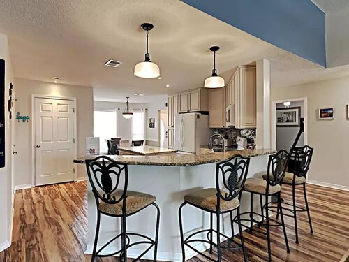 Private pool  7 person hot tub 4 bikes  Private beach access