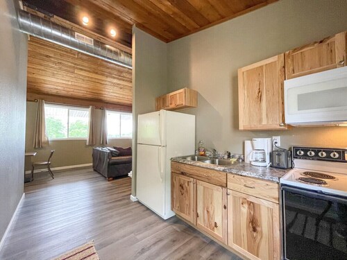 Villa 1 sleep 6 w/VIP pkg- Bachelor parties here!