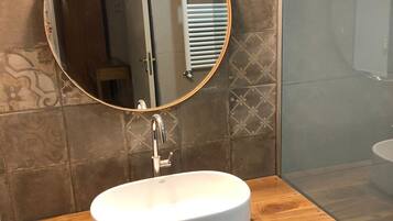 Double or Twin Room | Bathroom