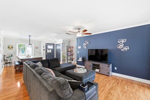 TV, table football, offices - Spacious Family Home w/ Pool -Close to Everything (Palm Harbor)