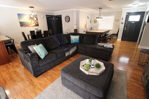 Fernseher, Tischfußball, Arbeitsbereiche