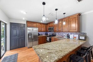 Fridge, microwave, oven, stovetop - Spacious Family Home w/ Pool -Close to Everything (Palm Harbor)