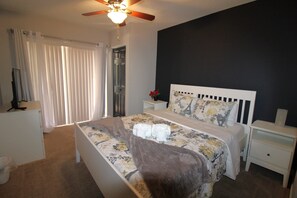 4 Schlafzimmer, Schreibtisch, Bügeleisen/Bügelbrett, Reisekinderbett