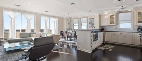 TV, console per videogiochi, Netflix, Hulu