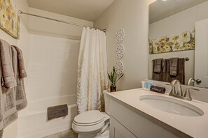 Shower, jetted bath, hair dryer, towels